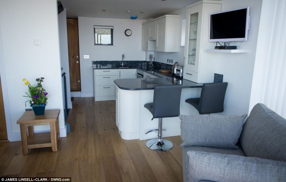 Μεταμόρφωσε μια βικτωριανή τουαλέτα σε χλιδάτο σπίτι -Καρέ-καρέ η απίστευτη αλλαγή [εικόνες] | iefimerida.gr 7