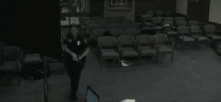 Βίντεο-σοκ: Πυροβολισμοί σε Δημοτικό Συμβούλιο στις ΗΠΑ [εικόνες & βίντεο] | iefimerida.gr 3