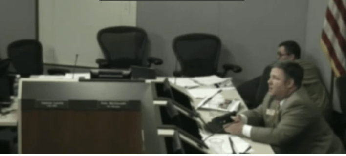 Βίντεο-σοκ: Πυροβολισμοί σε Δημοτικό Συμβούλιο στις ΗΠΑ [εικόνες & βίντεο] | iefimerida.gr 2