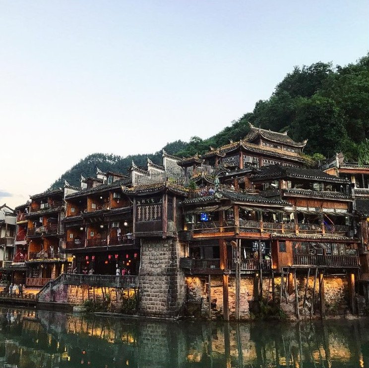 Η παραμυθένια πόλη των 1.300 ετών που είναι καλυμμένη από πράσινα και γκρι βρύα [εικόνες] | iefimerida.gr 0