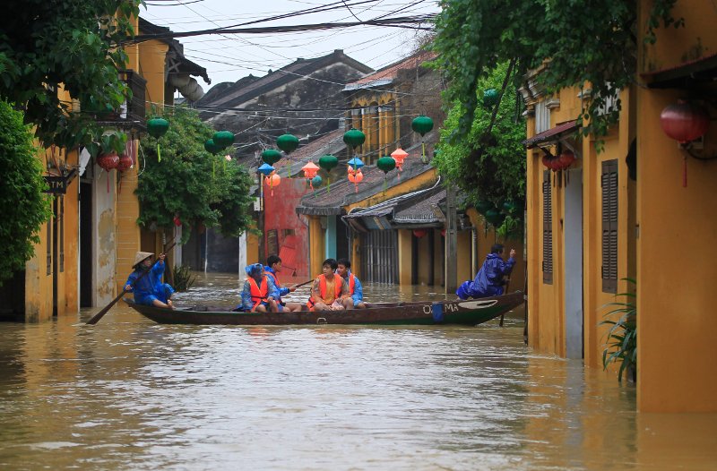 Ο τυφώνας Ντάμφρεϊ «σάρωσε» το Βιετνάμ -Πάνω από 49 νεκροί [εικόνες & βίντεο] | iefimerida.gr 3