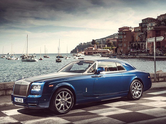 Η νέα μόδα με τους VIF: Οι φοιτητές της χλιδής πηγαίνουν στο πανεπιστήμιο με πανάκριβα αυτοκίνητα και ελικόπτερα [εικόνες] | iefimerida.gr 0