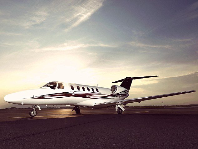 Η νέα μόδα με τους VIF: Οι φοιτητές της χλιδής πηγαίνουν στο πανεπιστήμιο με πανάκριβα αυτοκίνητα και ελικόπτερα [εικόνες] | iefimerida.gr 1