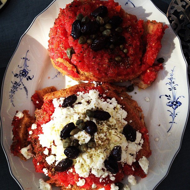 H Βίκυ Καγιά διαφημίζει το υπέροχο σώμα και το μπικίνι της, τον ντάκο και το σούσι που τρώει [εικόνες] | iefimerida.gr 11