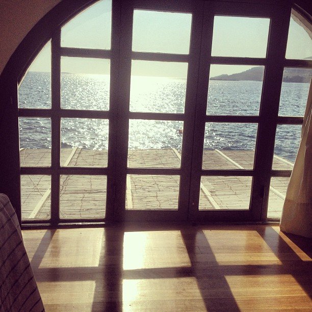 H Βίκυ Καγιά διαφημίζει το υπέροχο σώμα και το μπικίνι της, τον ντάκο και το σούσι που τρώει [εικόνες] | iefimerida.gr 5