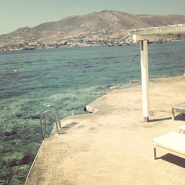 H Βίκυ Καγιά διαφημίζει το υπέροχο σώμα και το μπικίνι της, τον ντάκο και το σούσι που τρώει [εικόνες] | iefimerida.gr 6