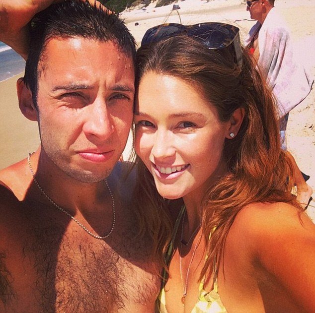 Κοιλιακοί φέτες ένα μήνα μετά τη γέννα -Οι φωτογραφίες της καλλονής Erin McNaught που δίχασαν [εικόνες] | iefimerida.gr 3