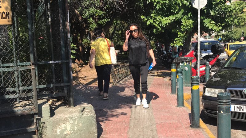 Με μια μαύρη αθλητική φόρμα εμφανίστηκε στα δικαστήρια η Βίκυ Σταμάτη- φωτογραφία iefimerida