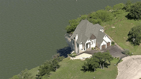 Απίστευτο: Πολυτελής βίλα κρέμεται στο κενό -Καταρρέει ο βράχος πάνω στον οποίο έχει χτιστεί [εικόνες & βίντεο] | iefimerida.gr 0