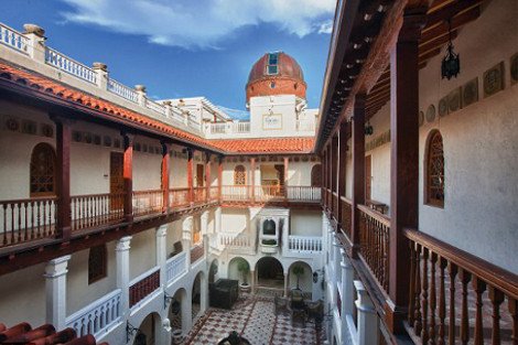 Το πολυτελές κιτς σπίτι όπου δολοφονήθηκε ο Βερσάτσε ανοίγει τις πύλες του ως ξενοδοχείο [εικόνες] | iefimerida.gr 4