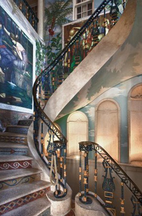 Το πολυτελές κιτς σπίτι όπου δολοφονήθηκε ο Βερσάτσε ανοίγει τις πύλες του ως ξενοδοχείο [εικόνες] | iefimerida.gr 8