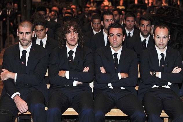 Το τελευταίο αντίο στον Τίτο Βιλανόβα -Τα αστέρια της Μπαρτσελόνα αποχαιρέτισαν τον δικό τους άνθρωπο [εικόνες] | iefimerida.gr 1