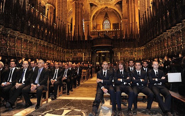 Το τελευταίο αντίο στον Τίτο Βιλανόβα -Τα αστέρια της Μπαρτσελόνα αποχαιρέτισαν τον δικό τους άνθρωπο [εικόνες] | iefimerida.gr 4