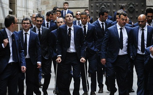 Το τελευταίο αντίο στον Τίτο Βιλανόβα -Τα αστέρια της Μπαρτσελόνα αποχαιρέτισαν τον δικό τους άνθρωπο [εικόνες] | iefimerida.gr 5