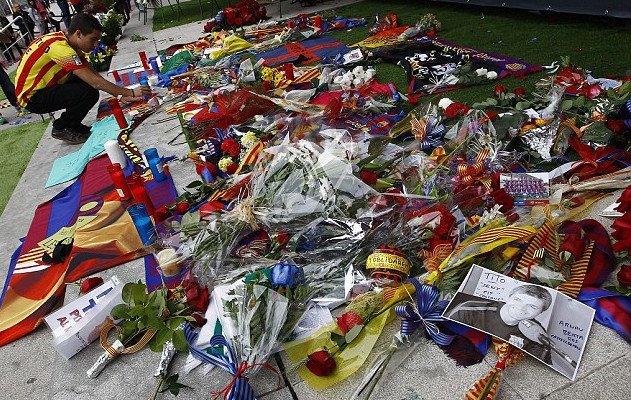 Το τελευταίο αντίο στον Τίτο Βιλανόβα -Τα αστέρια της Μπαρτσελόνα αποχαιρέτισαν τον δικό τους άνθρωπο [εικόνες] | iefimerida.gr 7