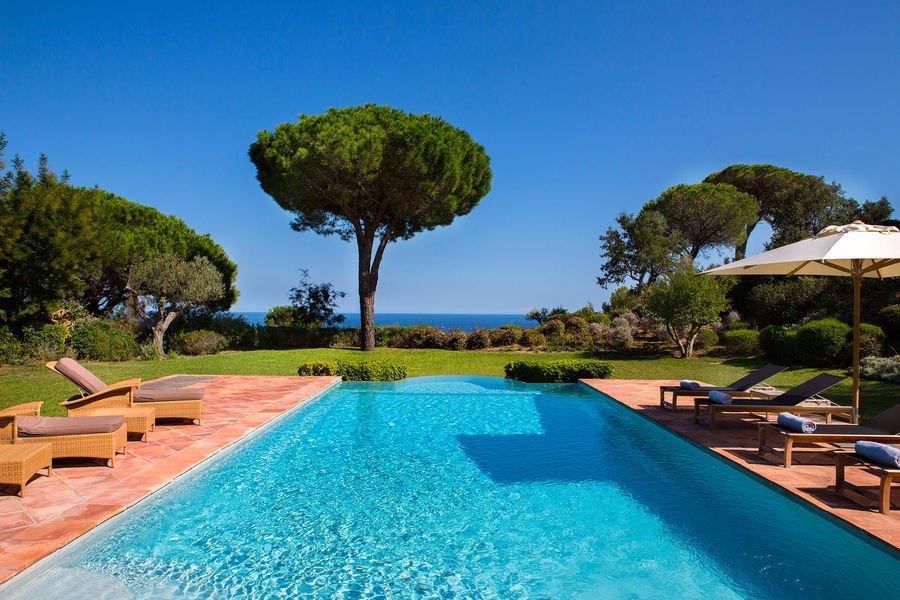 O Karl Lagerfeld δεν έχει εξοχικό -Νοικιάζει αυτή τη βίλα [εικόνες] | iefimerida.gr 5