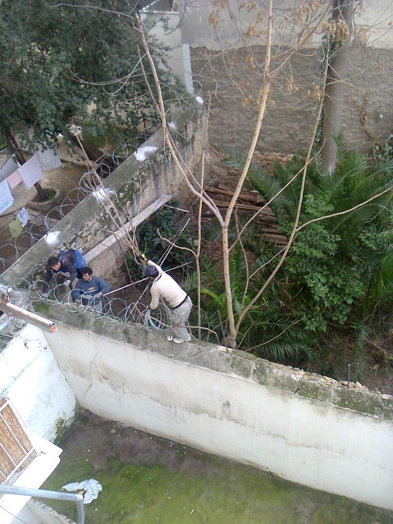 Σφραγίζουν και περιφράζουν με συρματόπλεγμα τη Βίλα Αμαλία [εικόνες] | iefimerida.gr 1