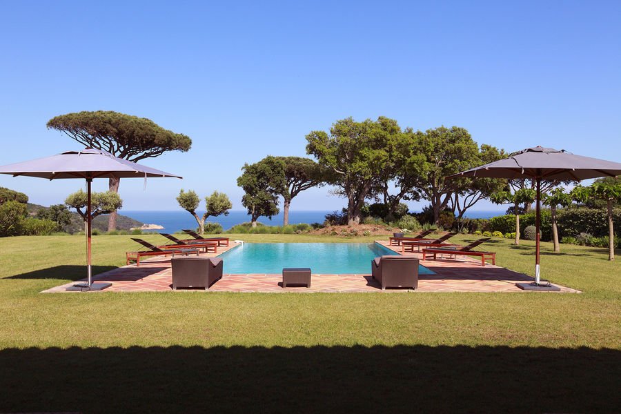 O Karl Lagerfeld δεν έχει εξοχικό -Νοικιάζει αυτή τη βίλα [εικόνες] | iefimerida.gr 7