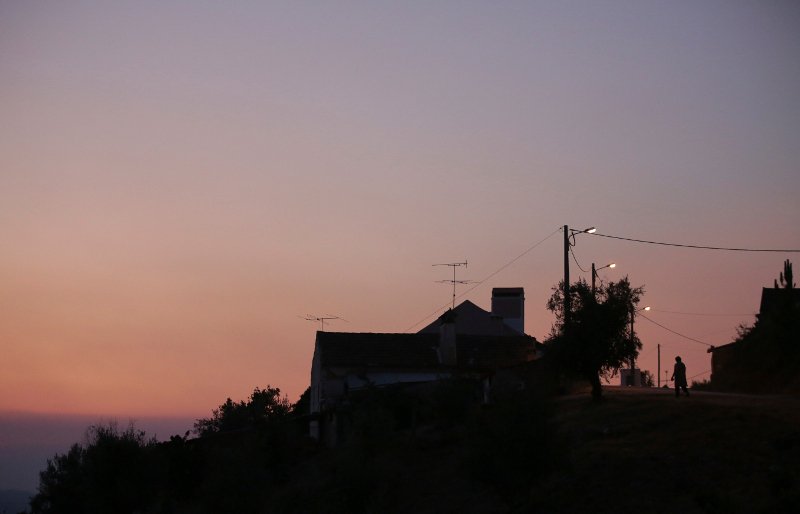 Σε πύρινο κλοιό και πάλι η Πορτογαλία καθώς επιστρέφουν οι υψηλές θερμοκρασίες [εικόνες]  | iefimerida.gr 5