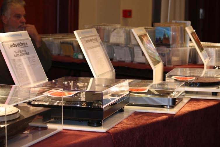 Με αφιέρωμα σε 90s και Μπόουι, το «Vinyl is Back» από την Παρασκευή με πολλά γκάζια [πρόγραμμα] | iefimerida.gr 3