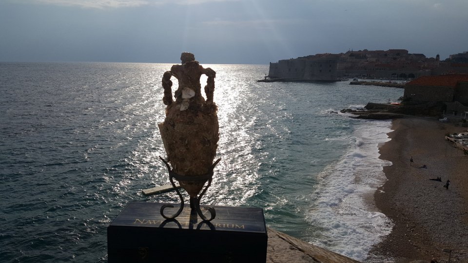 Ονειρεμένο οινοποιείο συντηρεί τα κρασιά κάτω από τη θάλασσα -Βουτάς και πίνεις [εικόνες]  | iefimerida.gr 4