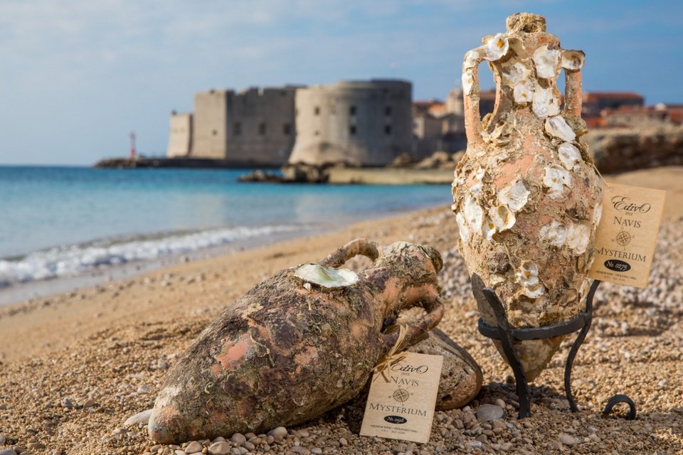 Ονειρεμένο οινοποιείο συντηρεί τα κρασιά κάτω από τη θάλασσα -Βουτάς και πίνεις [εικόνες]  | iefimerida.gr 8