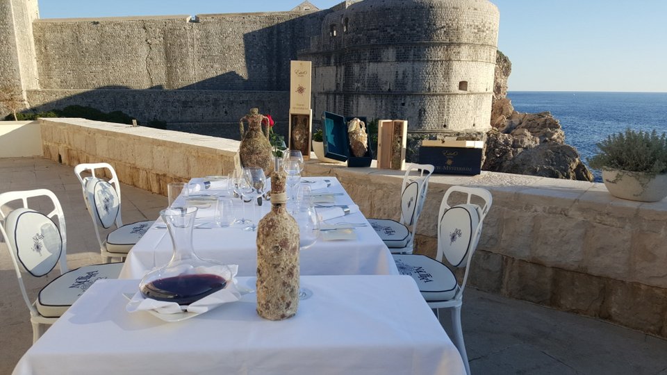 Ονειρεμένο οινοποιείο συντηρεί τα κρασιά κάτω από τη θάλασσα -Βουτάς και πίνεις [εικόνες]  | iefimerida.gr 6