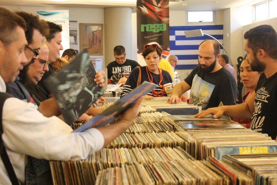 Vinyl is back: Η γιορτή για το βινύλιο επιστρέφει με αφιέρωμα στον Λουκιανό Κηλαηδόνη [πρόγραμμα]  | iefimerida.gr 1
