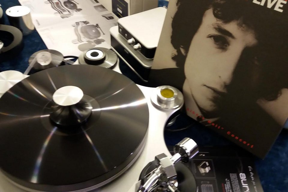 Επιστρέφει ανανεωμένη η μεγάλη γιορτή για το βινύλιο [πρόγραμμα] | iefimerida.gr 1