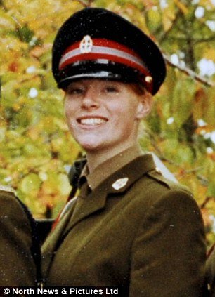 Η βιονική γυναίκα: Στρατιώτης επέζησε από έκρηξη σε πόλεμο και πλήρωσε 62.000 ευρώ για την «ανακατασκευή» της [εικόνες] | iefimerida.gr 0