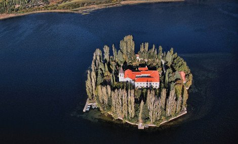 Δέκα νησιά βγαλμένα από τα παραμύθια: Οταν τα κάστρα ξεπροβάλλουν μέσα από το νερό [εικόνες] | iefimerida.gr 6