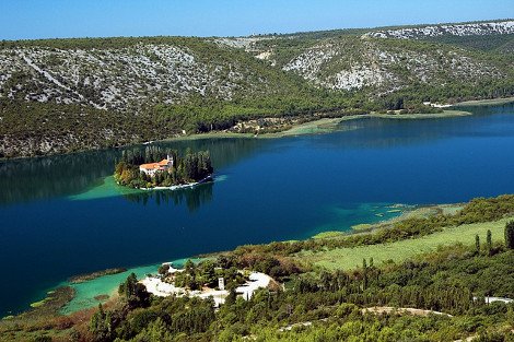 Δέκα νησιά βγαλμένα από τα παραμύθια: Οταν τα κάστρα ξεπροβάλλουν μέσα από το νερό [εικόνες] | iefimerida.gr 9