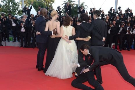 Vitalii Sediuk -Ο Ουκρανός δημοσιογράφος που ορμάει και χαϊδεύει τους σταρ [εικόνες] | iefimerida.gr 6