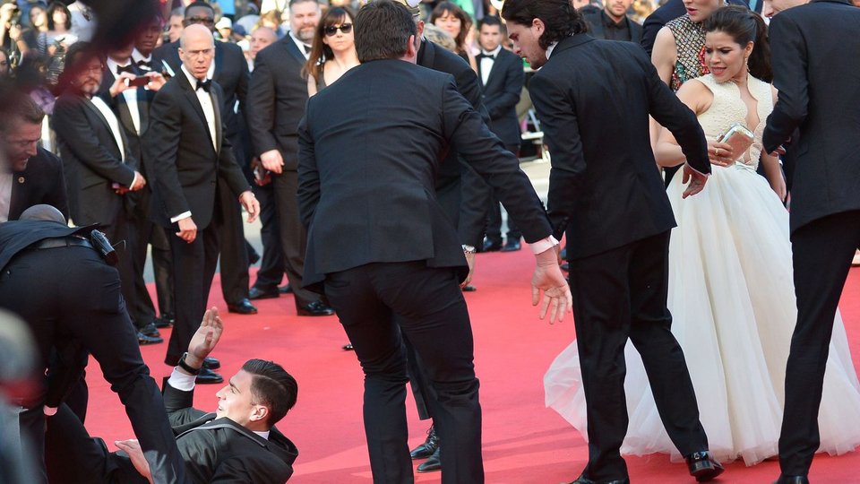 Vitalii Sediuk -Ο Ουκρανός δημοσιογράφος που ορμάει και χαϊδεύει τους σταρ [εικόνες] | iefimerida.gr 7