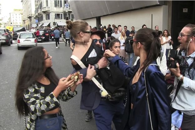 Vitalii Sediuk -Ο Ουκρανός δημοσιογράφος που ορμάει και χαϊδεύει τους σταρ [εικόνες] | iefimerida.gr 11