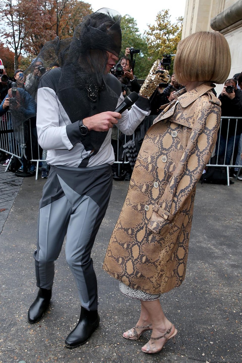 Vitalii Sediuk -Ο Ουκρανός δημοσιογράφος που ορμάει και χαϊδεύει τους σταρ [εικόνες] | iefimerida.gr 10