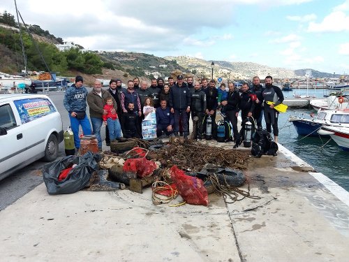 Κρήτη: Ο βυθός λιμανιού είχε γίνει σκουπιδότοπος -Μέχρι και ηλιακό θερμοσίφωνα βρήκαν [εικόνες] | iefimerida.gr 1