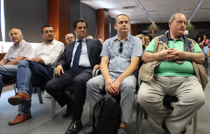 Παππάς και Αδωνις δίπλα δίπλα στην παρουσίαση του βιβλίου των Ιγνατίου και Παπαϊωάννου [εικόνες] | iefimerida.gr 0