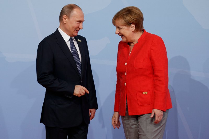 Ο Τραμπ έθεσε στον Πούτιν θέμα ρωσικής ανάμειξης στις εκλογές των ΗΠΑ -Το αρνήθηκε ο Ρώσος πρόεδρος [εικόνες & βίντεο] | iefimerida.gr 13