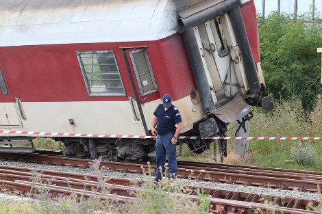 Τρόμος σε αμαξοστοιχία στη Βουλγαρία: Ενας νεκρός και 15 τραυματίες από εκτροχιασμό τρένου [εικόνες] | iefimerida.gr 1