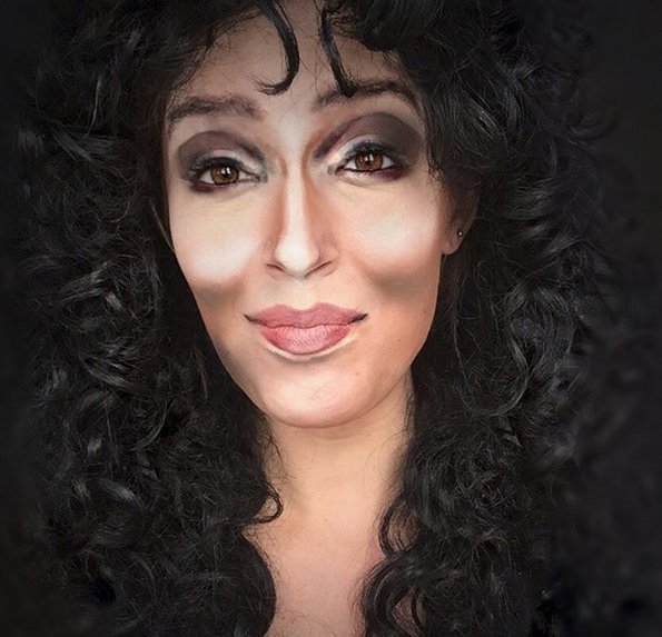 H γυναίκα -χαμαιλέοντας: Μακιγιέζ μεταμορφώνεται σε διασημότητες με τα πινέλα της [εικόνες]  | iefimerida.gr 9