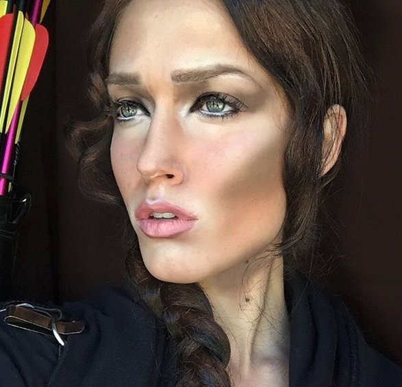 H γυναίκα -χαμαιλέοντας: Μακιγιέζ μεταμορφώνεται σε διασημότητες με τα πινέλα της [εικόνες]  | iefimerida.gr 10