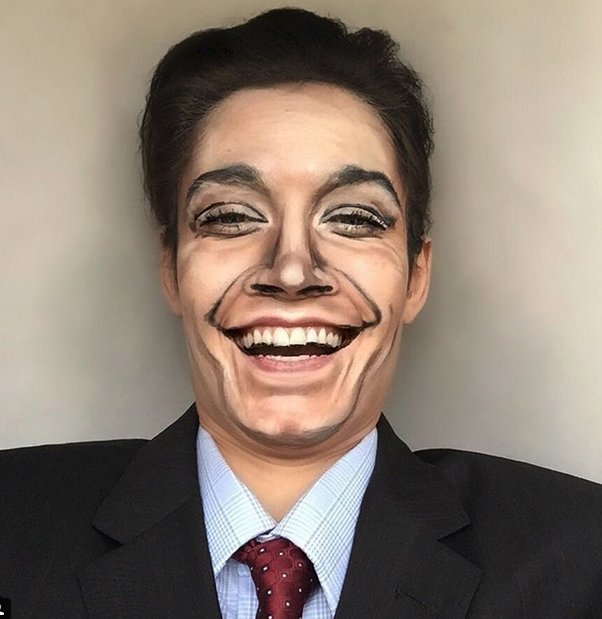 H γυναίκα -χαμαιλέοντας: Μακιγιέζ μεταμορφώνεται σε διασημότητες με τα πινέλα της [εικόνες]  | iefimerida.gr 0