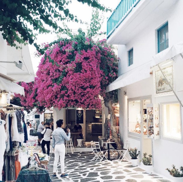 Η Ρωσίδα βασίλισσα του Youtube ποστάρει μαγεμένη από την Ελλάδα [εικόνες] | iefimerida.gr 2