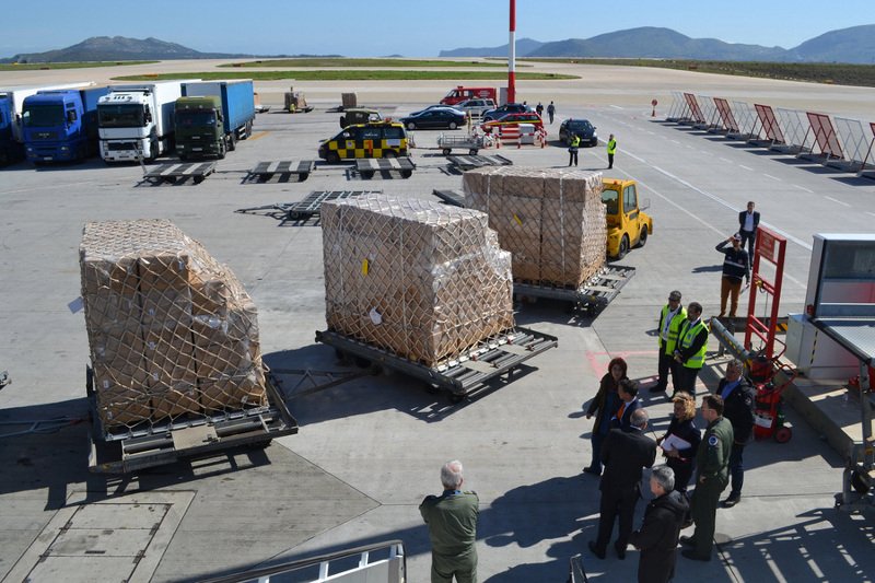 Οι Ολλανδοί έστειλαν στην Ελλάδα κρεβάτια, κουβέρτες, μαξιλάρια για τους πρόσφυγες [εικόνες] | iefimerida.gr 3