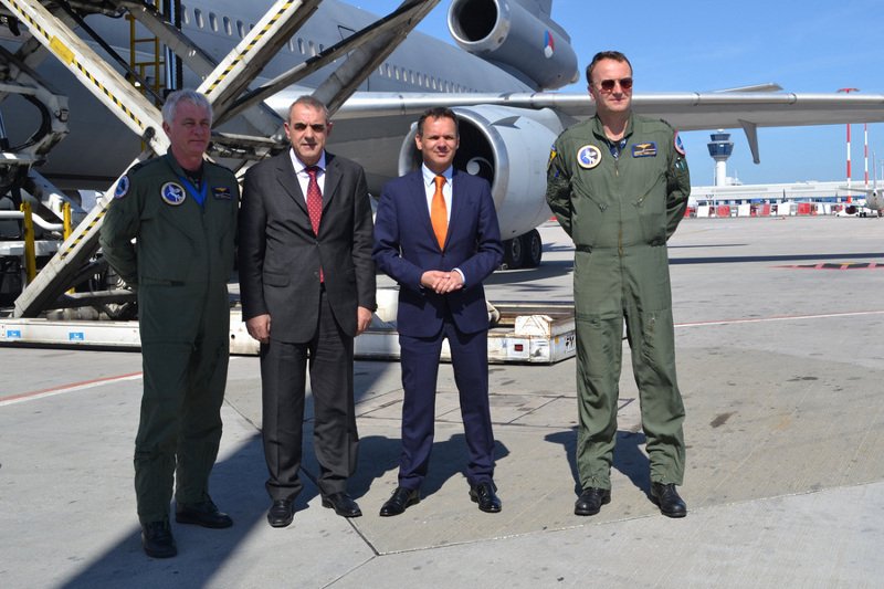 Οι Ολλανδοί έστειλαν στην Ελλάδα κρεβάτια, κουβέρτες, μαξιλάρια για τους πρόσφυγες [εικόνες] | iefimerida.gr 1