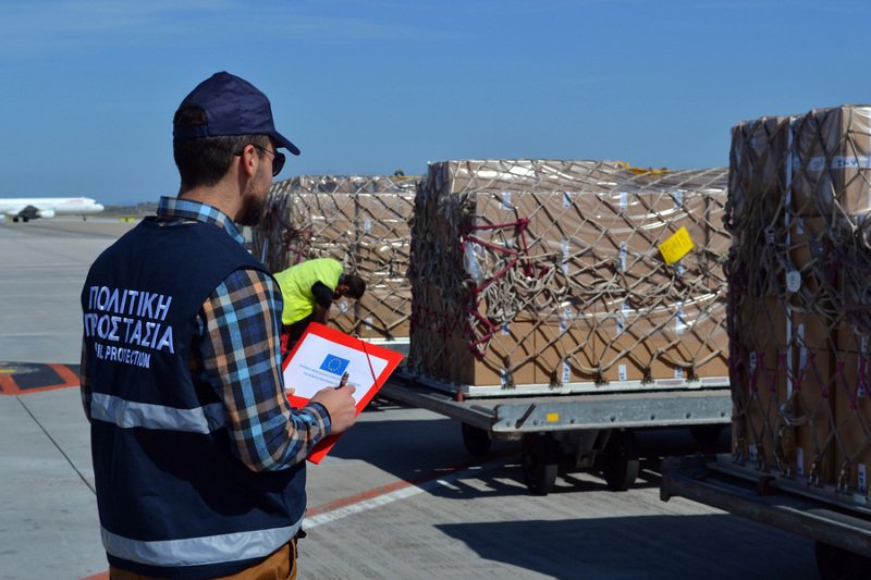 Οι Ολλανδοί έστειλαν στην Ελλάδα κρεβάτια, κουβέρτες, μαξιλάρια για τους πρόσφυγες [εικόνες] | iefimerida.gr 2