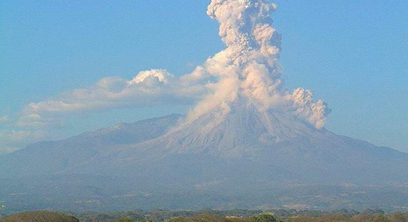 Απίστευτες εικόνες: Hφαίστειο στο Μεξικό εκτοξεύει τέφρα και καπνούς τέσσερα χιλιόμετρα ψηλά [εικόνες & βίντεο] | iefimerida.gr 0