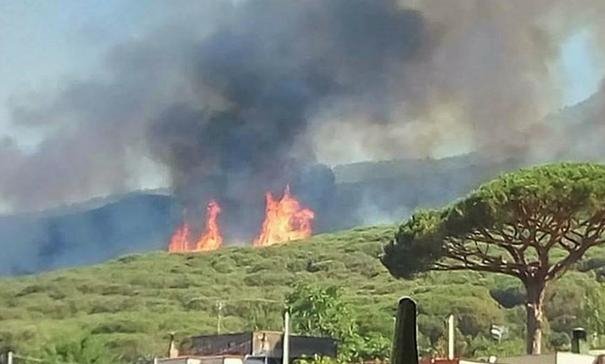 Η μαφία κατηγορείται ότι έβαλε φωτιά στο Βεζούβιο [εικόνες & βίντεο]  | iefimerida.gr 3