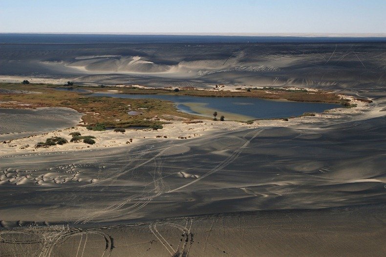 Κρατήρας ηφαιστείου κρύβει στα σπλάχνα του μια όαση -Ενα σημείο σταθμός στην έρημο Σαχάρα [εικόνες]  | iefimerida.gr 8